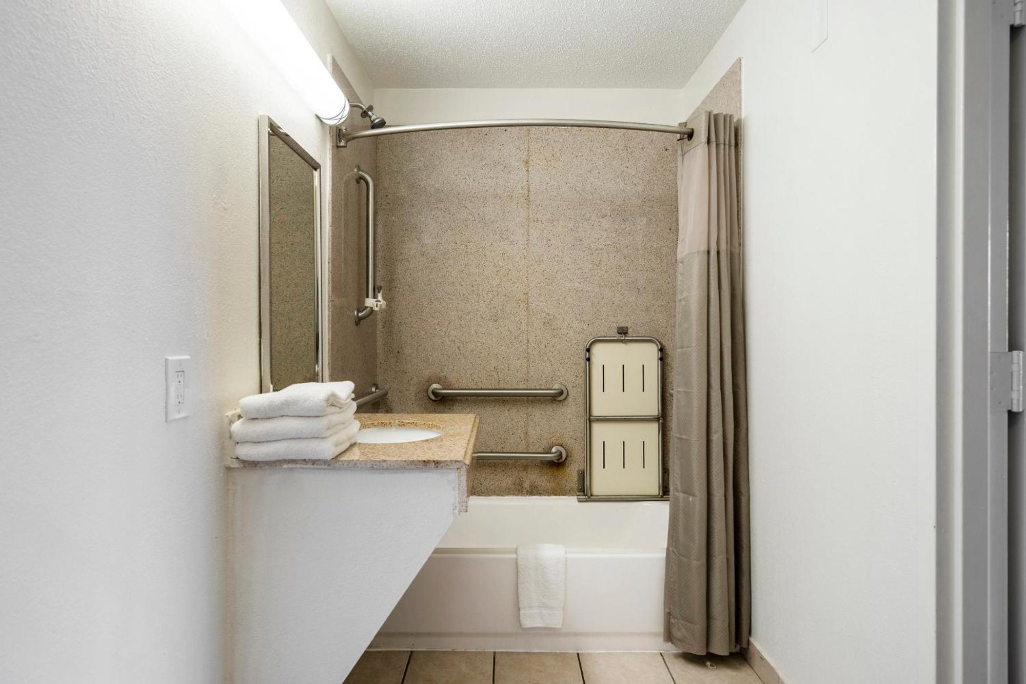 Oyo Hotel Bossier City La - Red River Dış mekan fotoğraf
