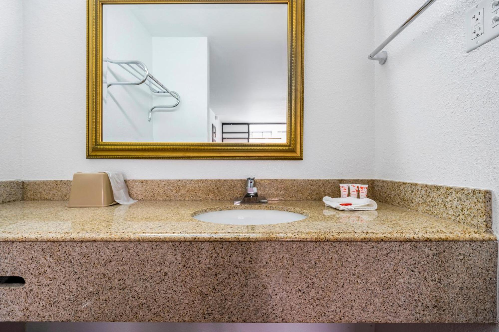 Oyo Hotel Bossier City La - Red River Dış mekan fotoğraf